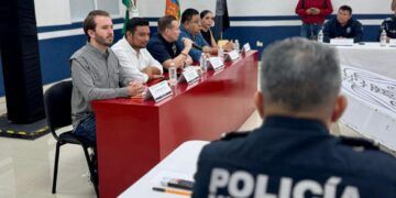 Fernando Muñoz Calero reconoce a policías de Playa del Carmen como ejemplo de servicio y compromiso