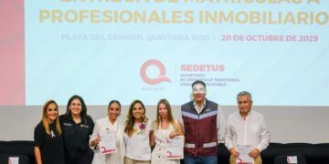 Entrega Mara Lezama 189 constancias y matrículas para fortalecer la confianza del sector inmobiliario en Quintana Roo