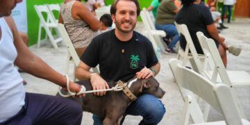 Fernando Muñoz Calero impulsa jornada gratuita de vacunación y atención médica para mascotas en Playa del Carmen