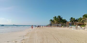 Playas de Tulum muestran recuperación tras semanas de recale de sargazo