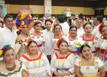 Renán Sánchez Tajonar destaca la unidad y solidaridad de Quintana Roo durante el Desayuno a la Quintanarroense 2025