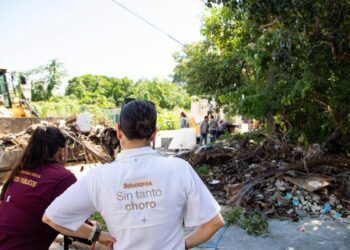 Estefanía Mercado refuerza acciones de limpieza y desazolve en la colonia Ejido