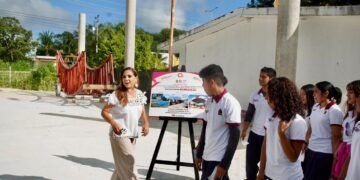 Supervisa Mara Lezama construcción de domo en telesecundaria “Luis Donaldo Colosio Murrieta” en Huay-Pix