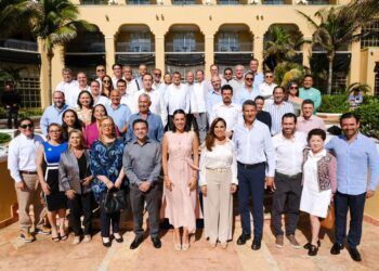 Mara Lezama y Josefina Rodríguez coordinan acciones estratégicas con empresarios y hoteleros en el Cancún Travel Mart