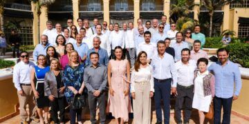 Mara Lezama y Josefina Rodríguez coordinan acciones estratégicas con empresarios y hoteleros en el Cancún Travel Mart