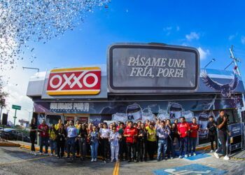 Tecate Titanium celebra su regreso después de 6 años caracterizando los Oxxo’s más importantes de Ciudad de México, Mérida y Monterrey