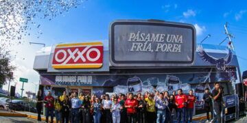 Tecate Titanium celebra su regreso después de 6 años caracterizando los Oxxo’s más importantes de Ciudad de México, Mérida y Monterrey