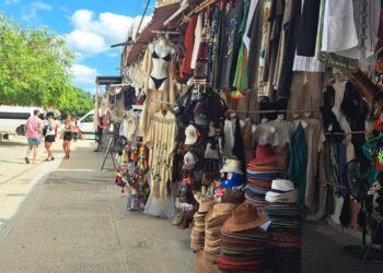 Comercios de Tulum deben regularizar licencias y permisos antes de 2026