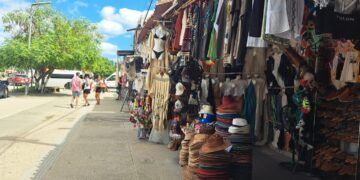 Comercios de Tulum deben regularizar licencias y permisos antes de 2026
