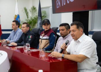 Estefanía Mercado presenta a Alberto Farfán como titular de la nueva Dirección de Vivienda y Regularización