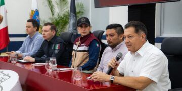 Estefanía Mercado presenta a Alberto Farfán como titular de la nueva Dirección de Vivienda y Regularización