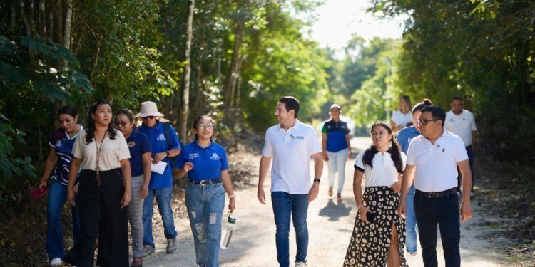 Renán Sánchez Tajonar respalda a jóvenes carrilloportenses que representarán a Quintana Roo en congreso internacional de abejas nativas en Costa Rica