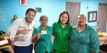 Renán Sánchez Tajonar entrega la primera credencial de afiliación del Partido Verde en Quintana Roo