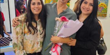René Romay inaugura “Tránsitos y Transiciones” en Mid Guía: una oda al cambio y la autenticidad