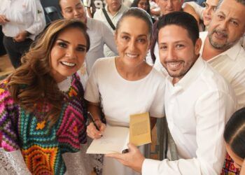 Renán Sánchez Tajonar atestigua histórica entrega de viviendas del Bienestar en gira de Claudia Sheinbaum por Quintana Roo