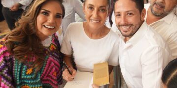 Renán Sánchez Tajonar atestigua histórica entrega de viviendas del Bienestar en gira de Claudia Sheinbaum por Quintana Roo