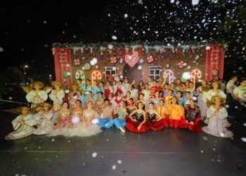 Encendido navideño en Chetumal reúne a miles de familias: Mara y Verónica Lezama inauguran Villas Navideñas en la Explanada de la Bandera