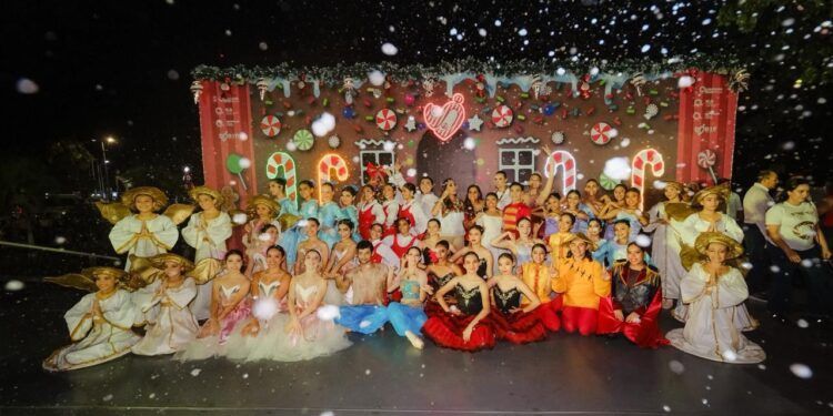 Encendido navideño en Chetumal reúne a miles de familias: Mara y Verónica Lezama inauguran Villas Navideñas en la Explanada de la Bandera