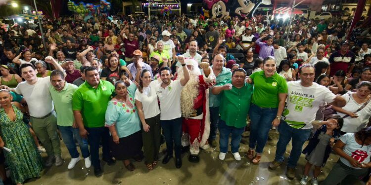Renán Sánchez Tajonar celebra posada con las familias de Cozumel