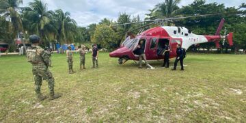 Realizan actuación de auxilio médico a una menor en Punta Allen