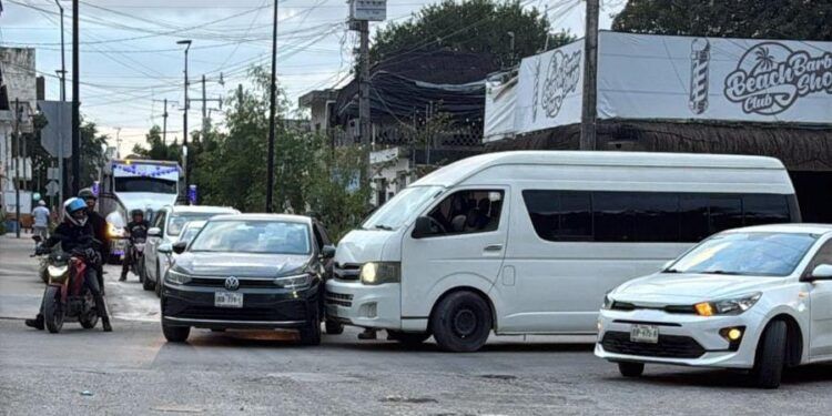Dos percances viales complican la movilidad matutina en Tulum