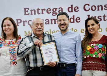 Entrega Martí Batres 300 constancias de finiquito a acreditados de FOVISSSTE en Quintana Roo; ya son dueños de su vivienda