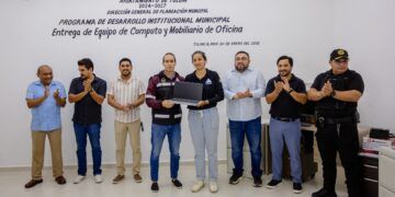 Ayuntamiento de Tulum entrega equipo y mobiliario para fortalecer la atención ciudadana
