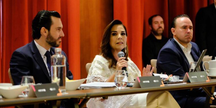 Mara Lezama fortalece la promoción turística de Quintana Roo en FITUR 2026 junto a secretarias y secretarios de Turismo de México
