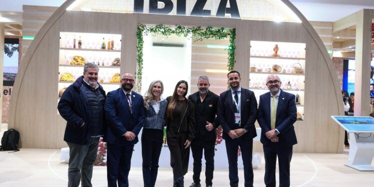 Playa del Carmen y Santa Eulalia del Río, Ibiza, fortalecen lazos culturales con la Virgen del Carmen como símbolo común, resultado de FITUR 2026
