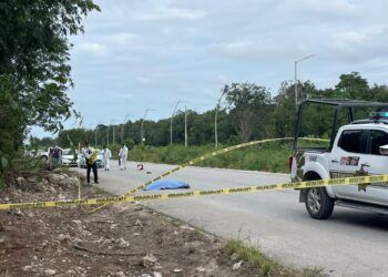 Conductor a exceso de velocidad arrolla a trabajadores en la avenida Huayacán; un muerto y dos lesionados graves
