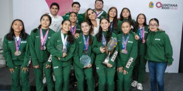 Mara Lezama felicita a las Mayas de Cancún por conquistar el campeonato continental de flag football