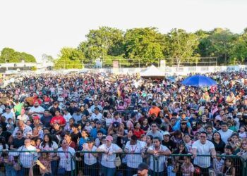 Mara y Vero Lezama celebran en Chetumal el Día de los Reyes Magos junto a más de 9 mil personas