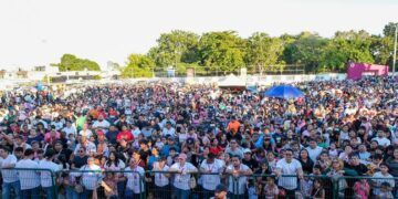 Mara y Vero Lezama celebran en Chetumal el Día de los Reyes Magos junto a más de 9 mil personas