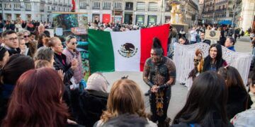 Personaje cultural de Tulum promueve la herencia maya en Madrid