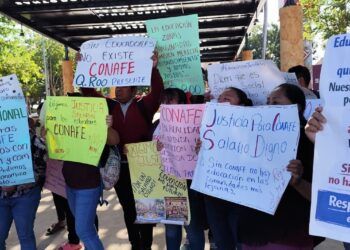 Inician protesta indefinida educadores de CONAFE por bajos salarios y carencias
