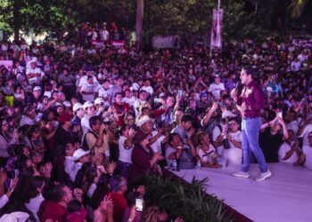 Gino Segura reúne a más de 9 mil personas en asamblea informativa en Chetumal