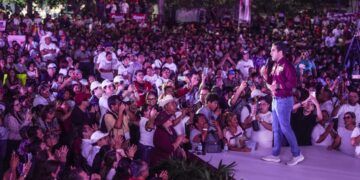 Gino Segura reúne a más de 9 mil personas en asamblea informativa en Chetumal