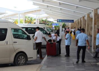 Abuso y falta de regulación en el transporte ponen en jaque el Caribe mexicano de cara al Mundial