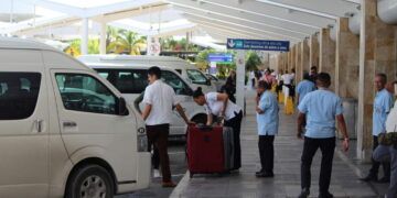 Abuso y falta de regulación en el transporte ponen en jaque el Caribe mexicano de cara al Mundial