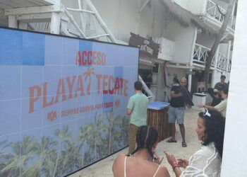 Inauguran en Tulum acceso público a la playa impulsado por iniciativa privada