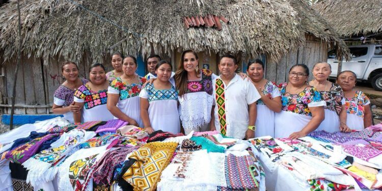 En el Día de las Artesanas y los Artesanos, Mara Lezama reconoce a artesanos mayas como protagonistas del desarrollo y turismo comunitario