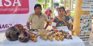 Artesano de Tihosuco preserva el arte de la fibra vegetal y las jícaras talladas