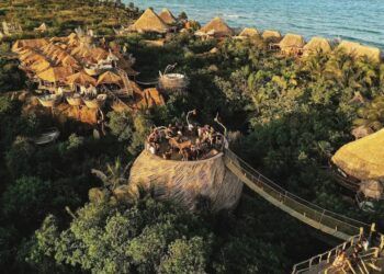 Azulik Tulum: lujo bajo cuestionamiento entre denuncias laborales, críticas de huéspedes y polémica ambiental
