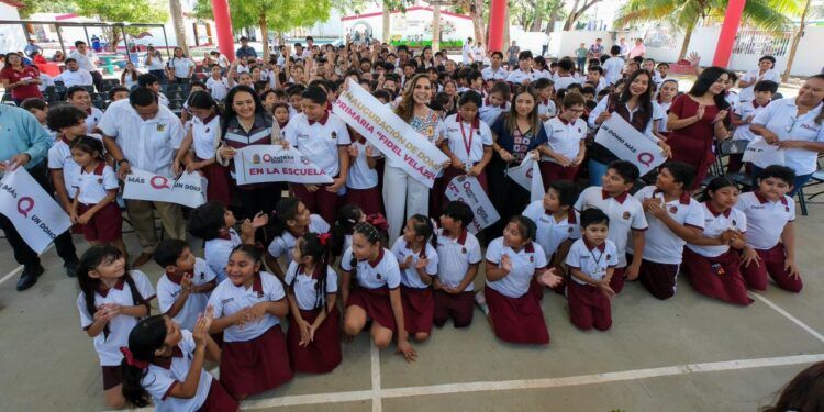 Después de 39 años, estudiantes de la primaria “Fidel Velázquez” de Chetumal cuentan con nuevo domo
