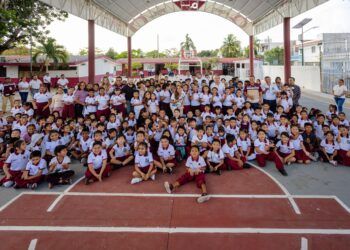 Inauguran domo en la primaria “Octaviano Solís Aguirre” en Tulum; beneficiará a más de 800 estudiantes