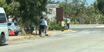 Prestadores de servicios denuncian persistencia de “jaladores” en zona arqueológica de Tulum