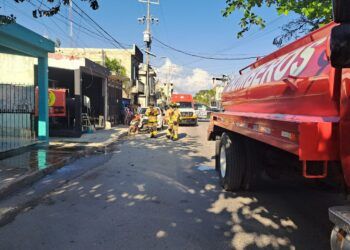 Fuga de gas provoca explosión en negocio del centro de Tulum