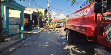 Fuga de gas provoca explosión en negocio del centro de Tulum
