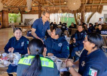 Diego Castañón reconoce labor de mujeres en Tulum y su papel en la seguridad del municipio