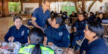 Diego Castañón reconoce labor de mujeres en Tulum y su papel en la seguridad del municipio